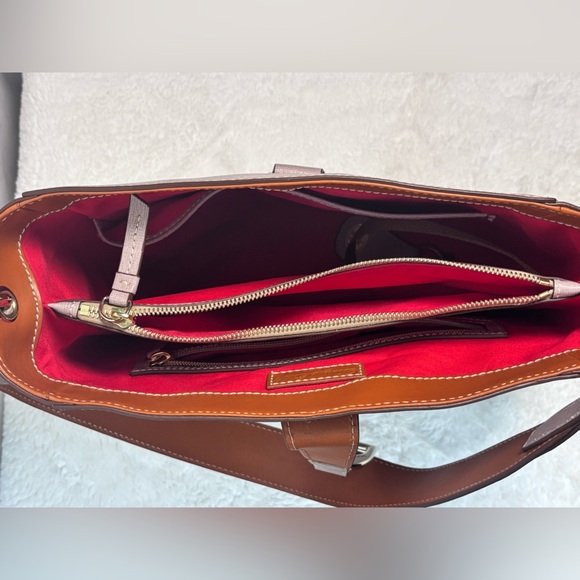 Dooney & Bourke Pink Shoulder Bag with Classic Elegance 🦢🤍 - Picture 14 of 14